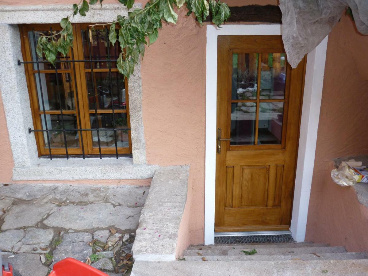 La Vecchia Casa Rosa Lägenhet Cannero Riviera Exteriör bild